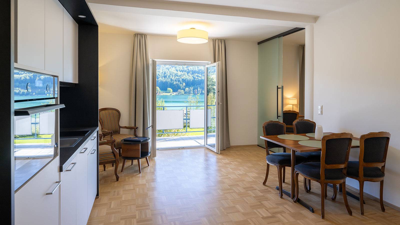 Suite-Seeblick_Wohn_Essbereich-1